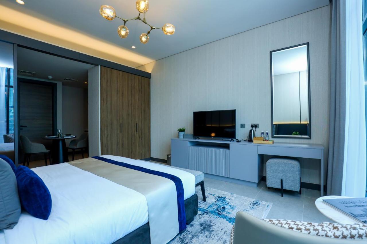 Charthouse Bahrain Hotel Manama Exterior photo A bedroom at the hotel