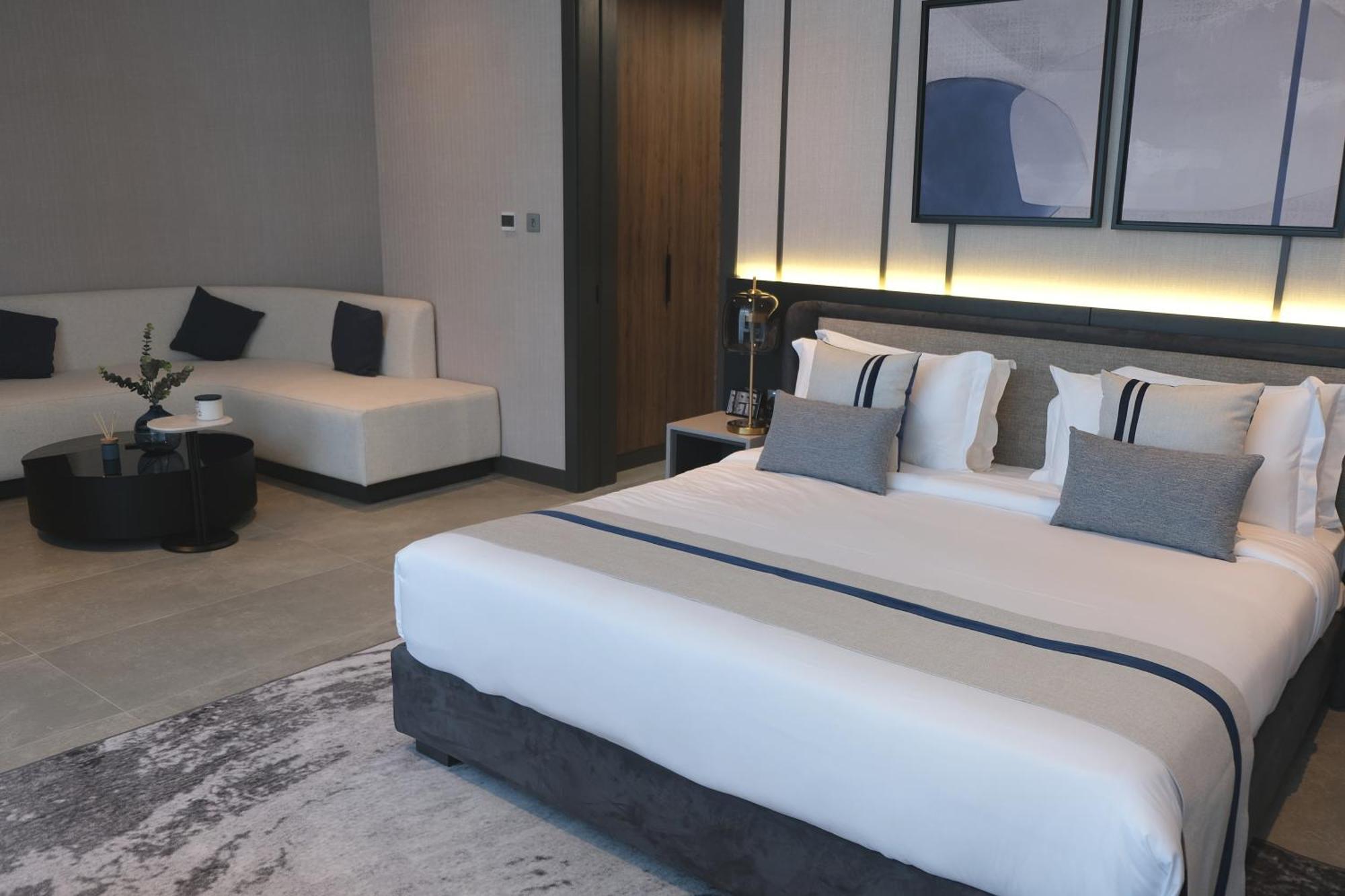 Charthouse Bahrain Hotel Manama Exterior photo Deluxe room